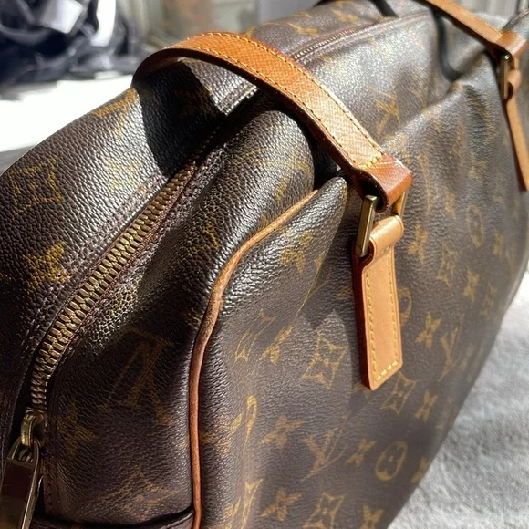 Authentic Louis Vuitton Shoulder Bag - Vintage July 2002, USA made - Picture 9 of 16